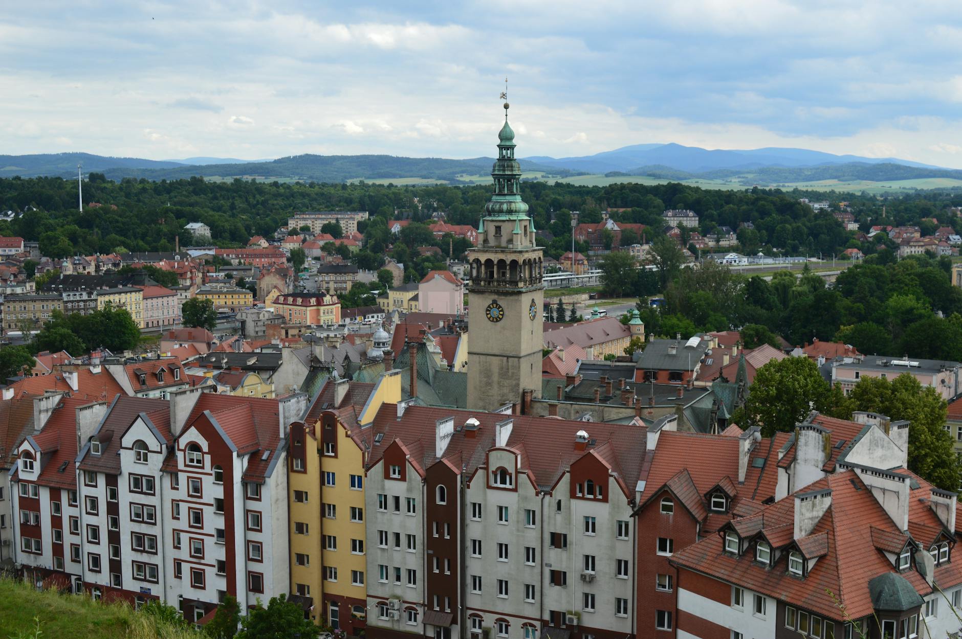 Logo OSiR Kłodzko z napisem "Oferta pracy" - szansa na karierę